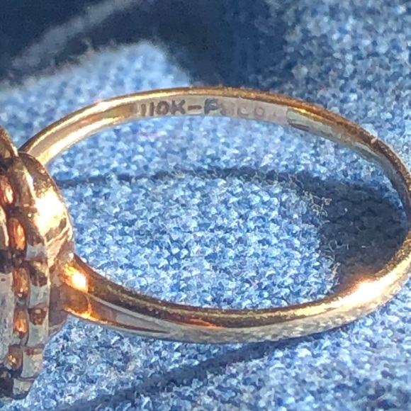 Vintage 10k Black and Gold Ring - Picture 3 of 9